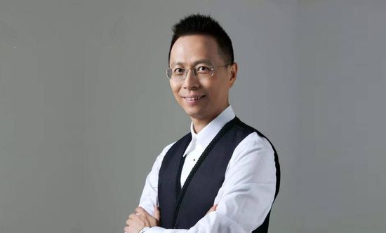 回望布拉德·皮特传奇演绎生涯2025-08-15 《F1》票房逆袭成黑马 五大电影彩蛋呼应现实！