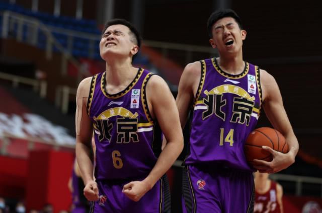 大方认爱卡哥：是的，我们订婚了 锦绣开年！