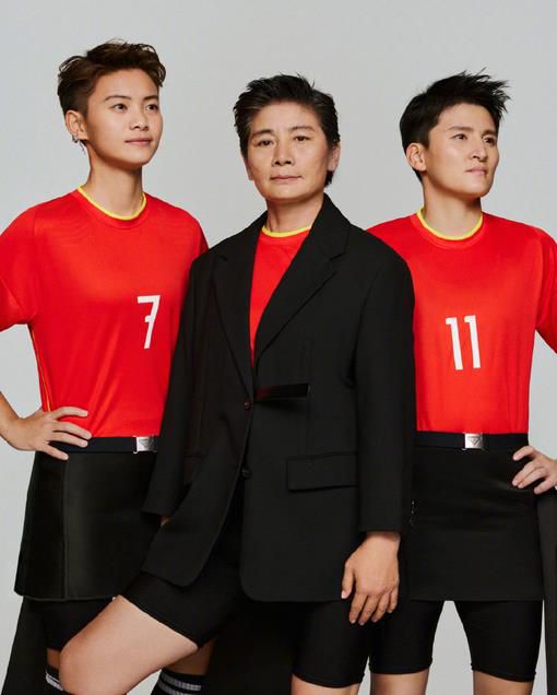 无 2025国庆档票房破10亿 《志愿军3》《731》超2亿 2025-10-04 截至10月4日12时40分，2025年国庆档电影总票房（含预售）破10亿元！